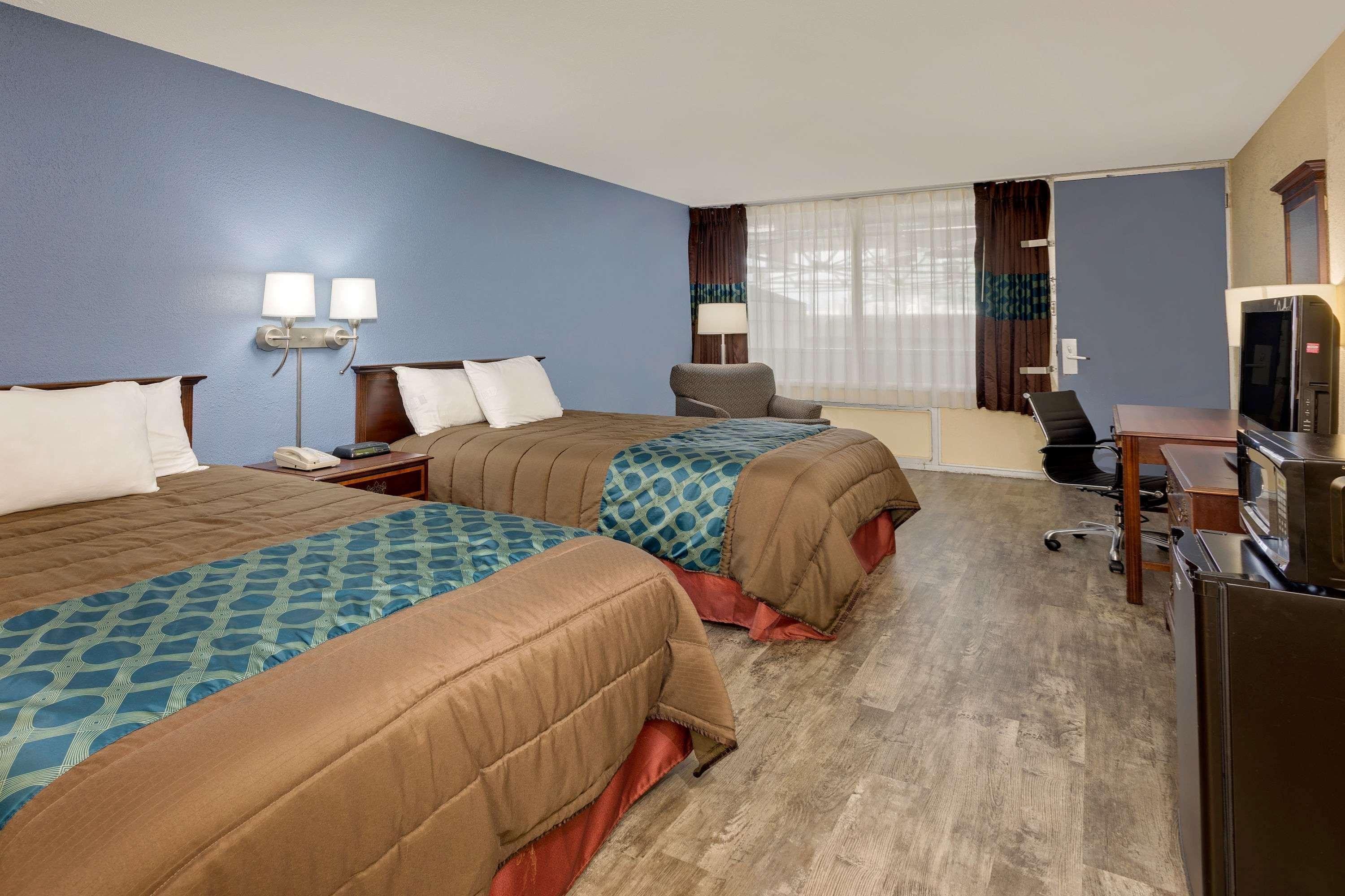 Days Inn By Wyndham Montgomery Near Aum Εξωτερικό φωτογραφία
