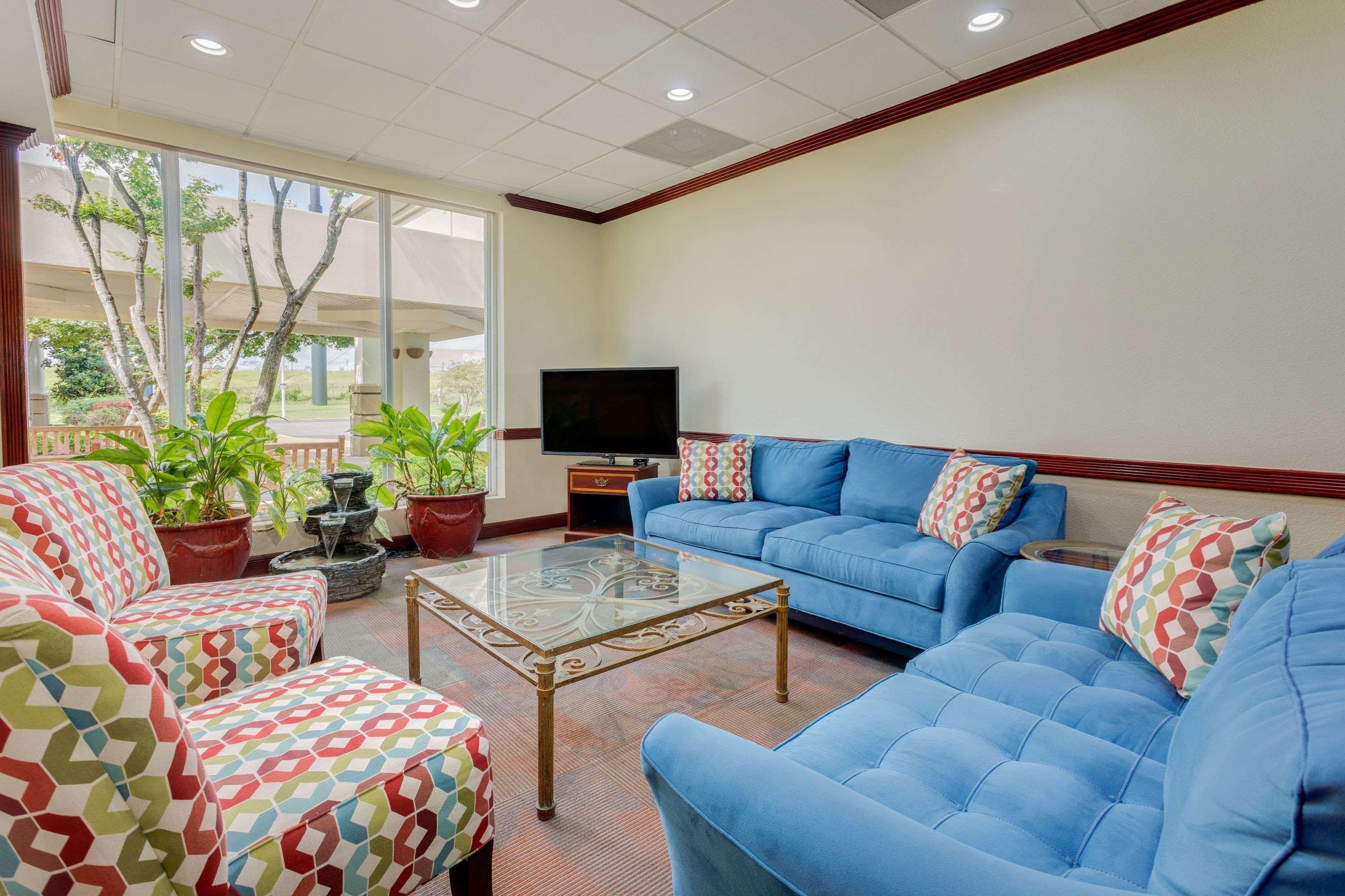 Days Inn By Wyndham Montgomery Near Aum Εξωτερικό φωτογραφία