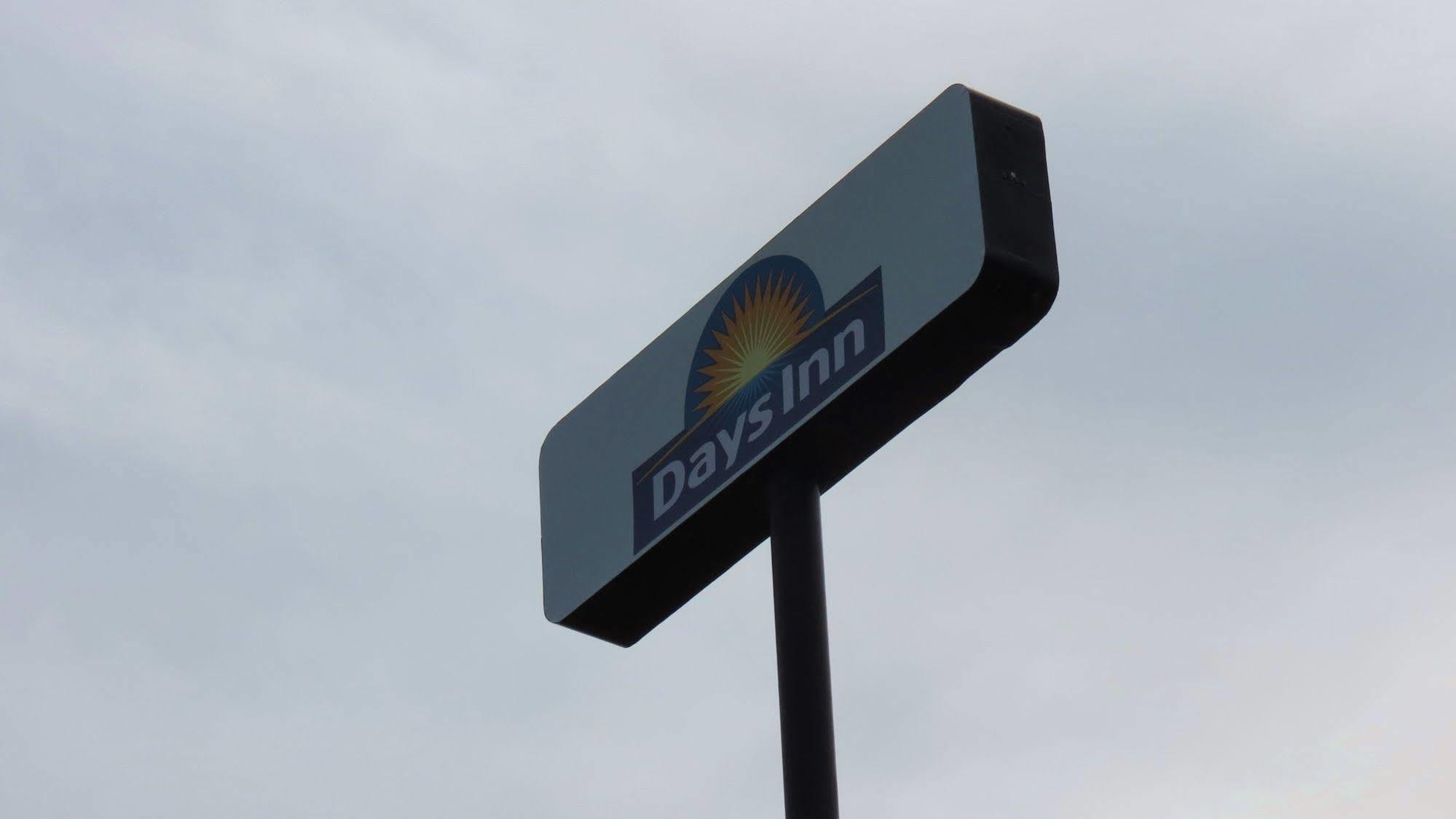Days Inn By Wyndham Montgomery Near Aum Εξωτερικό φωτογραφία