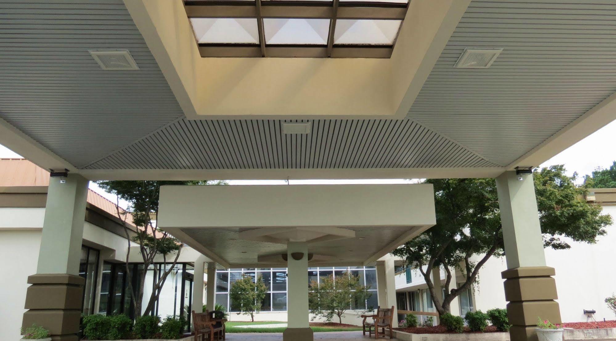 Days Inn By Wyndham Montgomery Near Aum Εξωτερικό φωτογραφία