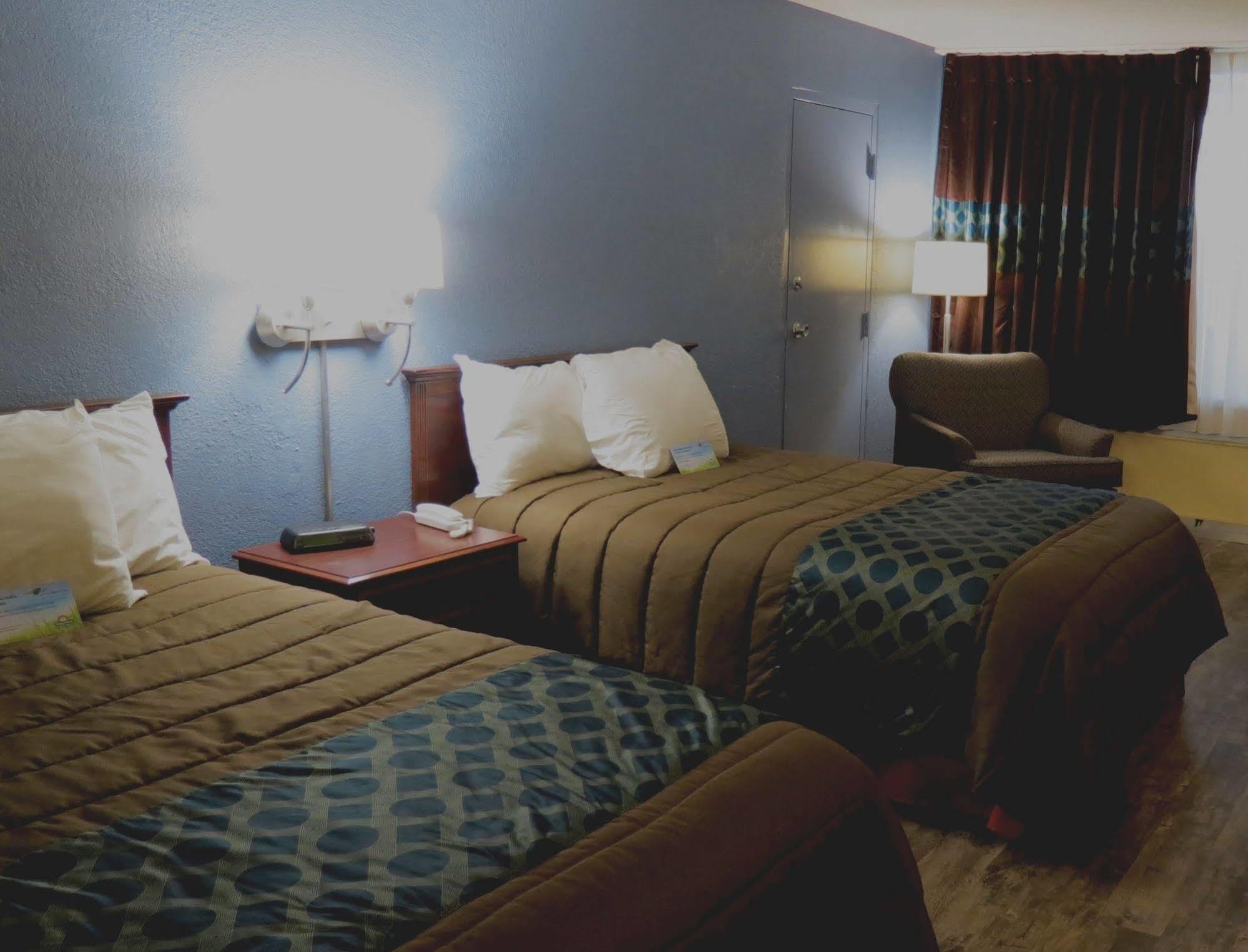 Days Inn By Wyndham Montgomery Near Aum Εξωτερικό φωτογραφία