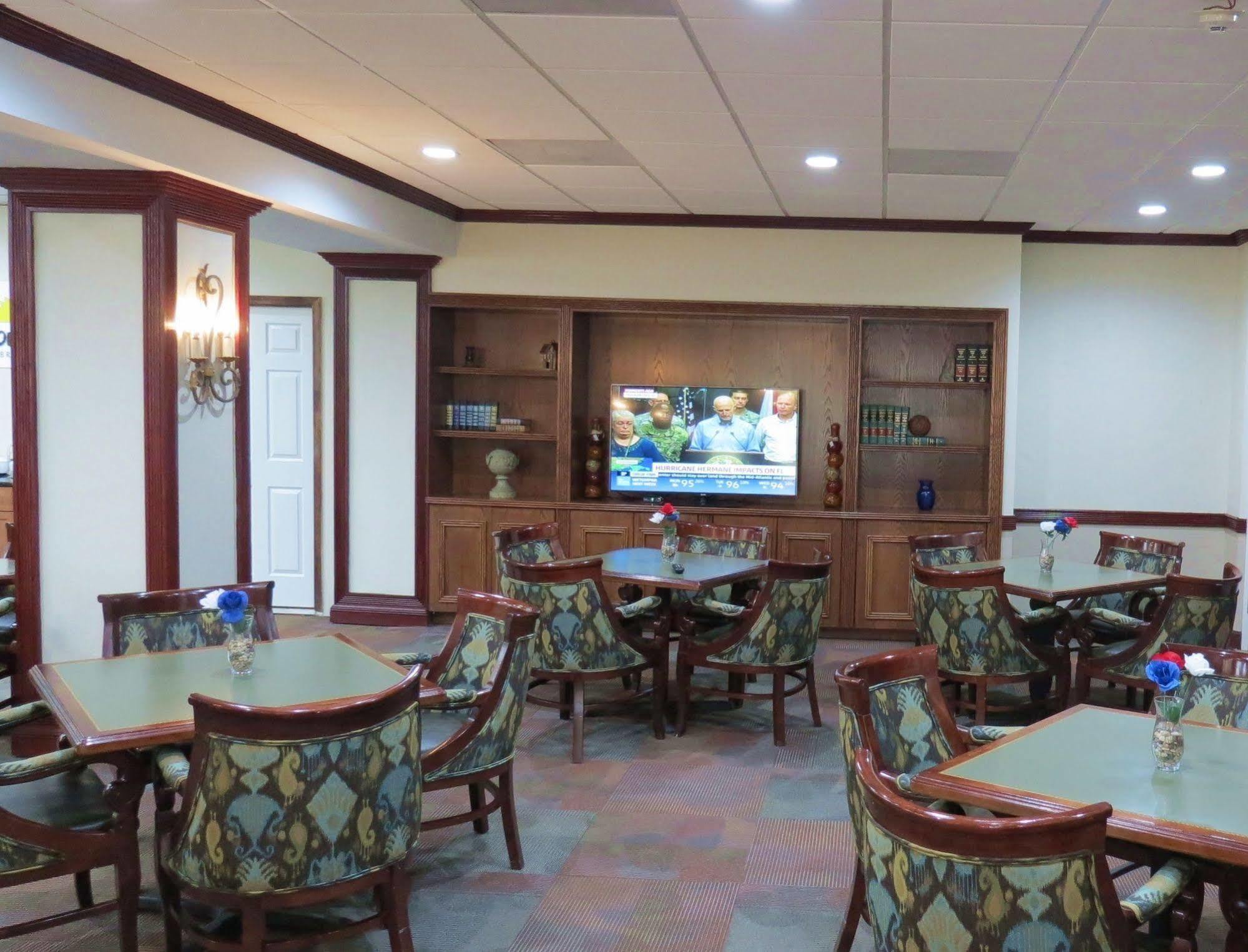 Days Inn By Wyndham Montgomery Near Aum Εξωτερικό φωτογραφία