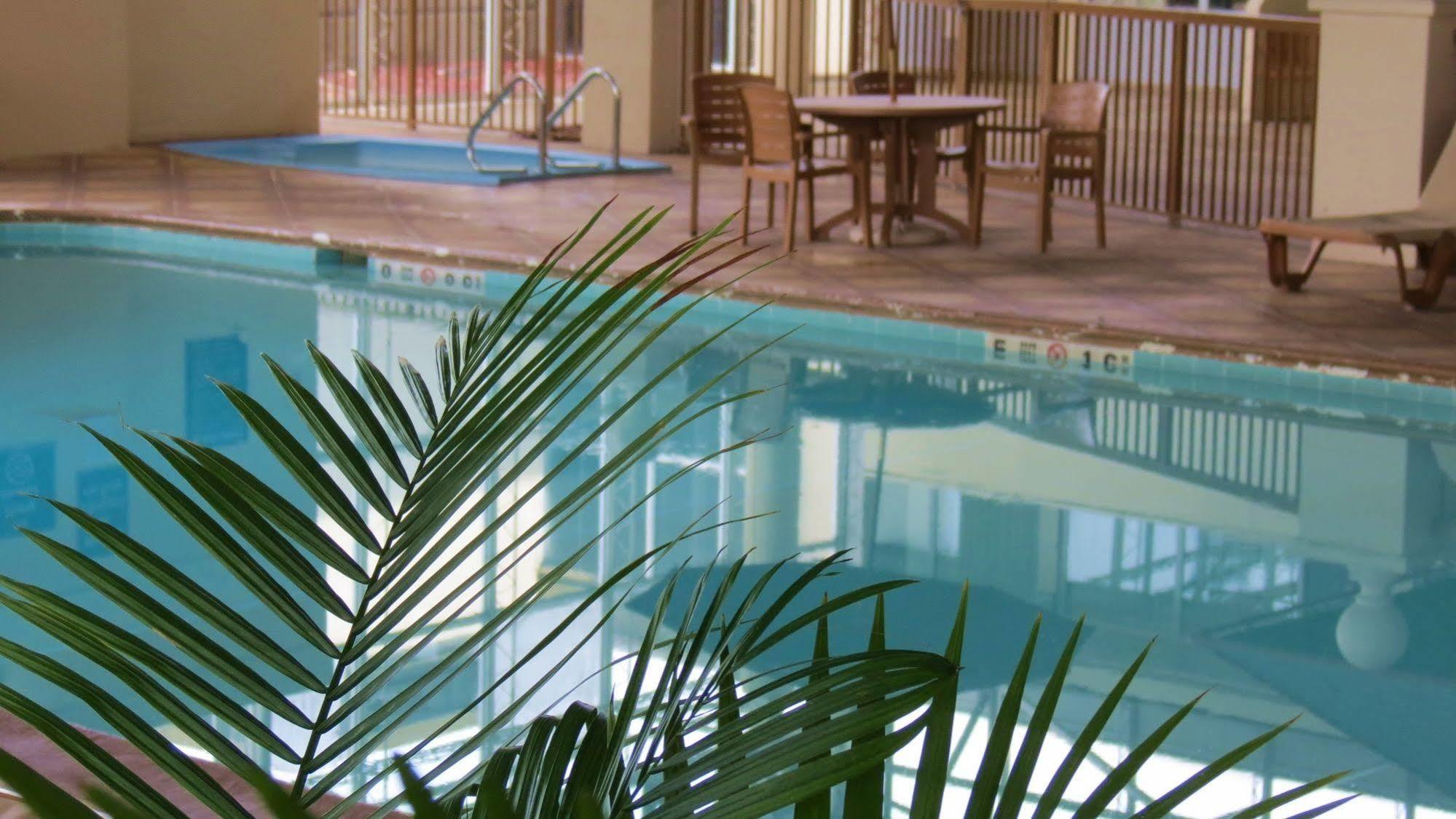 Days Inn By Wyndham Montgomery Near Aum Εξωτερικό φωτογραφία